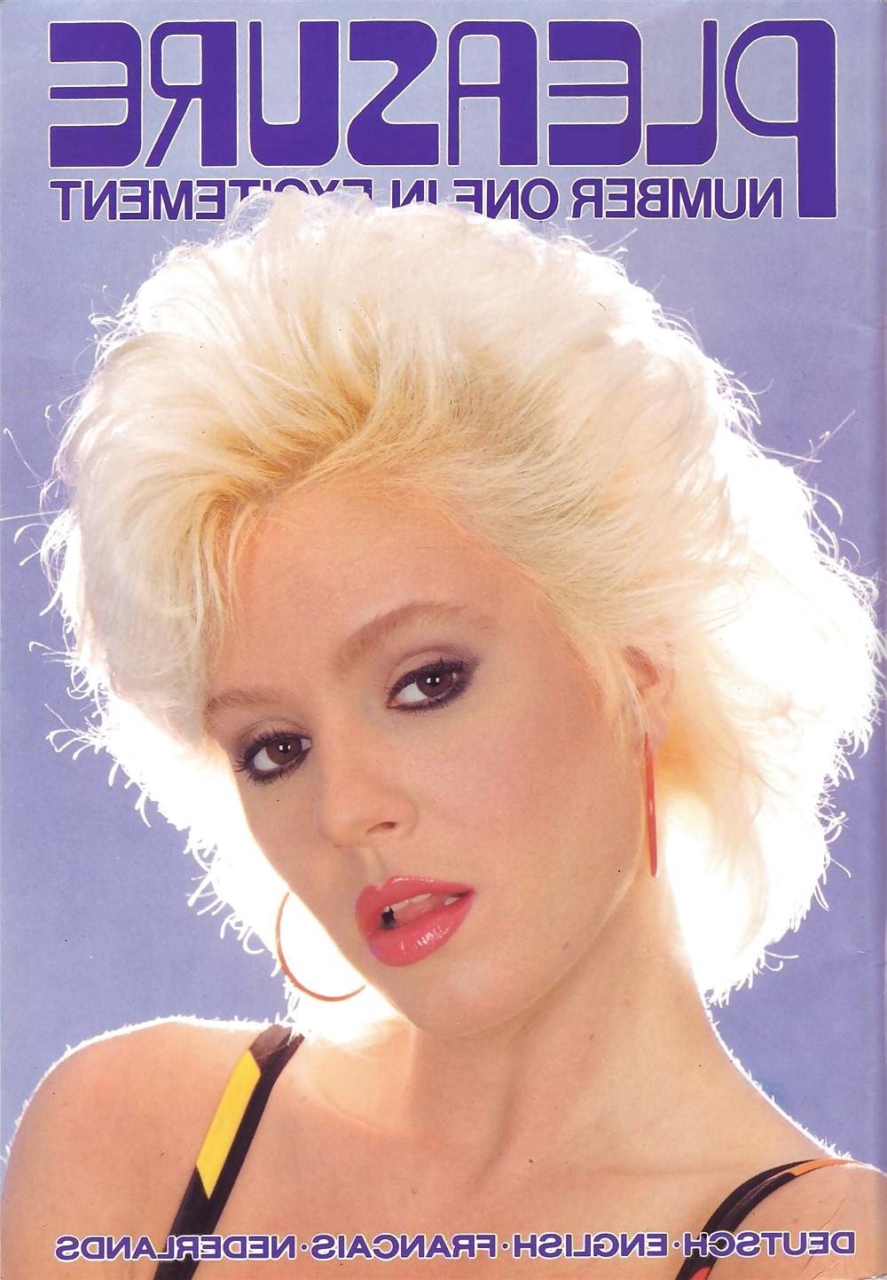 12P Busty Retro Queen - Suzie Boobies