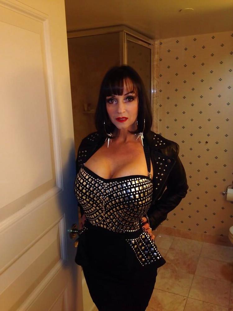 25P The Bitch MILF Collection Vol 25