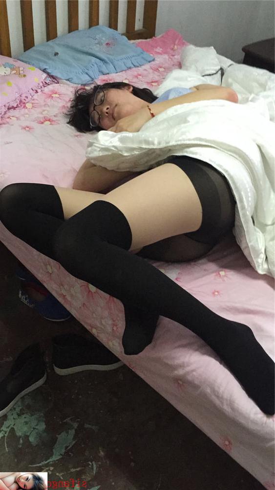 25P Asia girl with glasses 17
