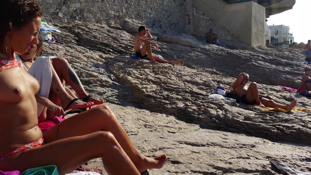 14P Topless Beach 2019