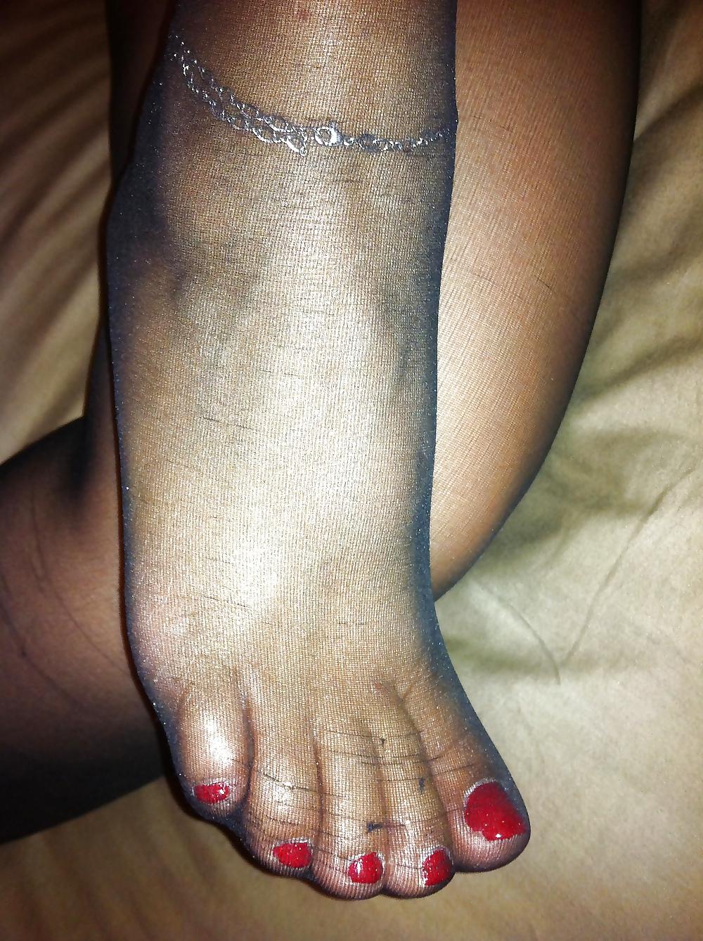 25P Dee's Sexy feet in Pantyhose for you Foot Lovers