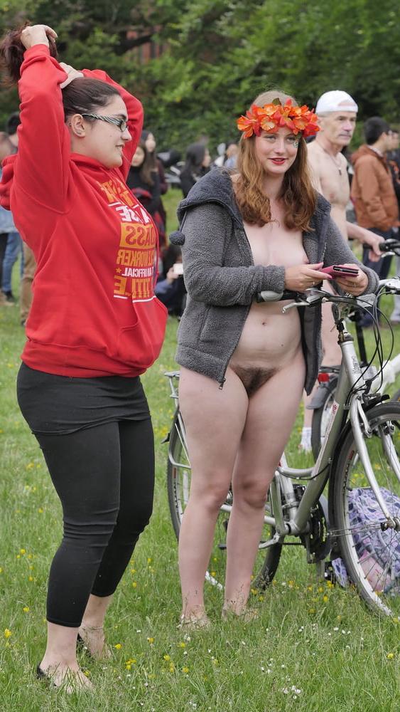 25P Cute Brunette Southampton 2016 wnbr (world naked bike ride)