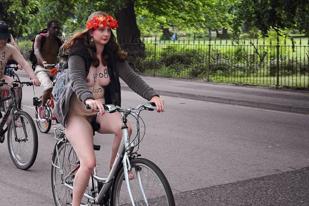 25P Cute Brunette Southampton 2016 wnbr (world naked bike ride)