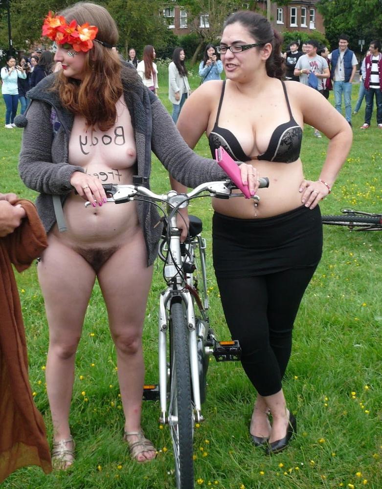 25P Cute Brunette Southampton 2016 wnbr (world naked bike ride)