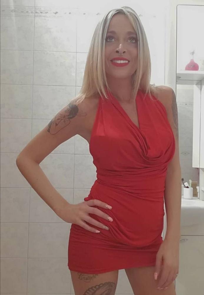20P Sexy and Cute Blonde