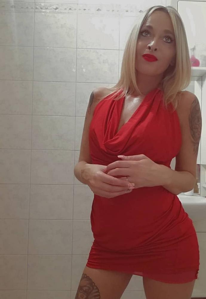 20P Sexy and Cute Blonde