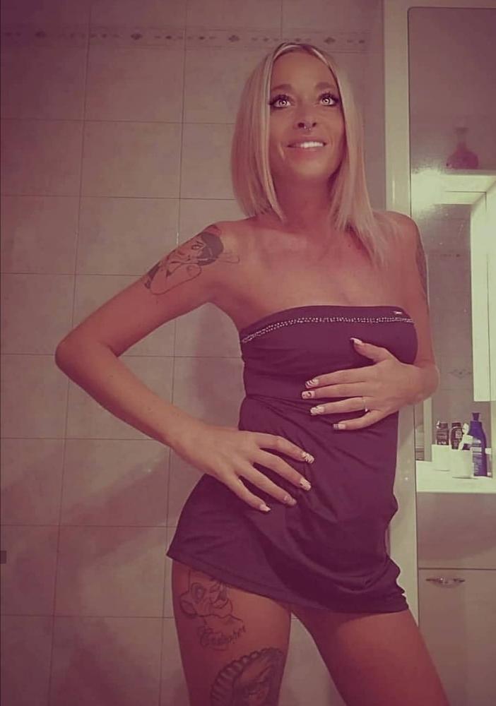 20P Sexy and Cute Blonde