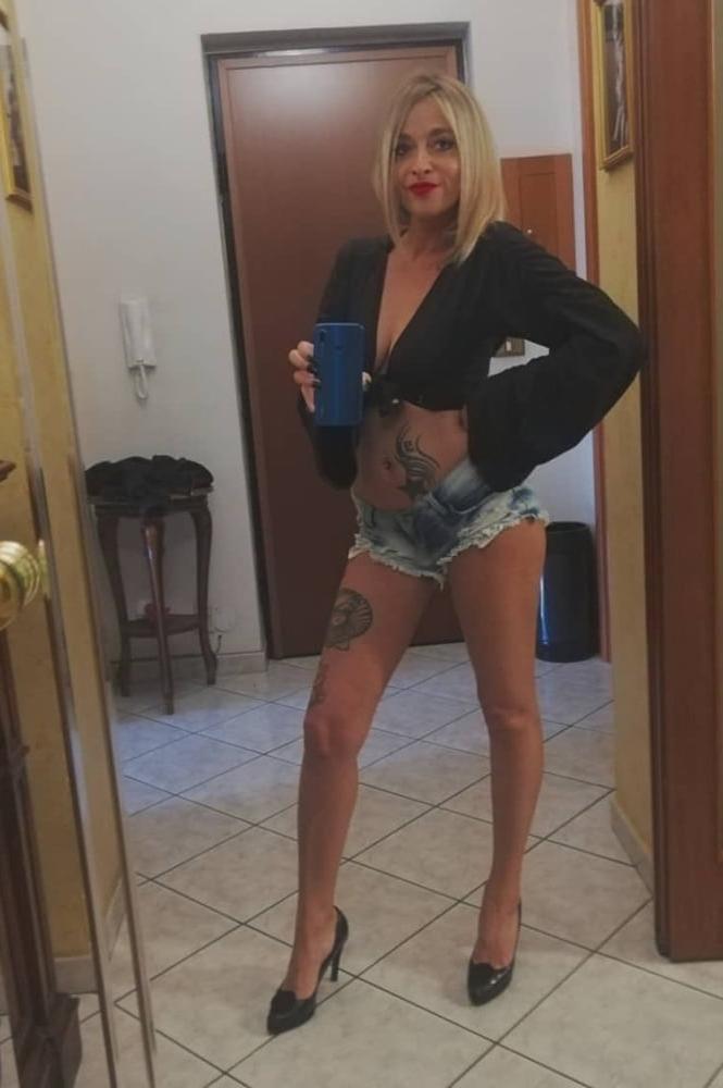20P Sexy and Cute Blonde