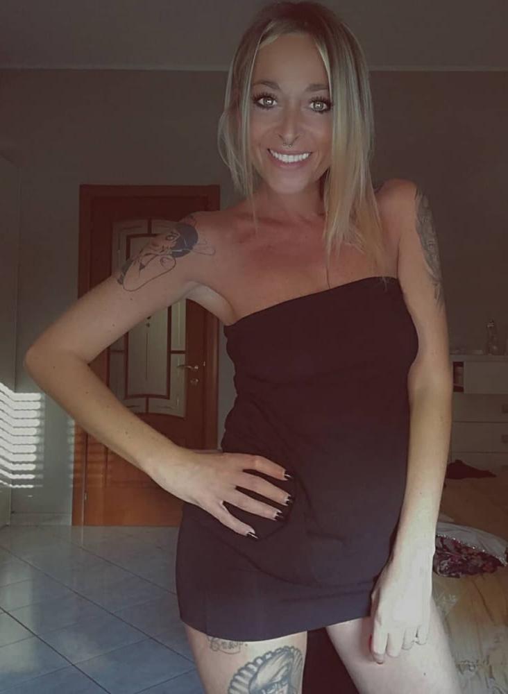 20P Sexy and Cute Blonde