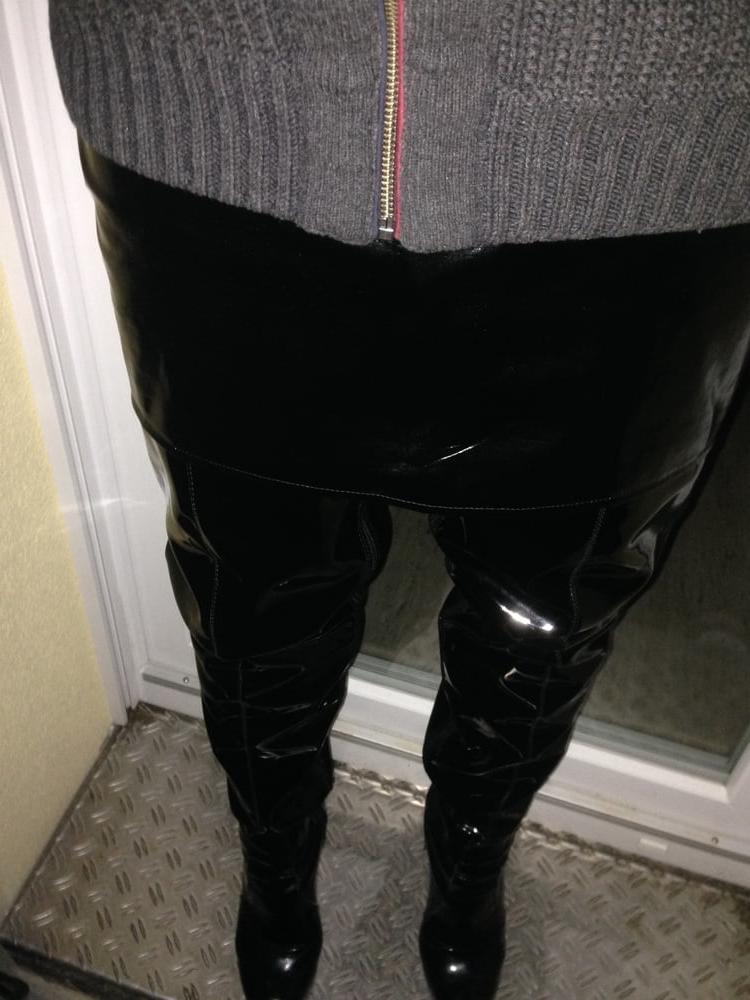 7P Zofe Michaela 109 erfahren lack und leder bereich Frankfurt
