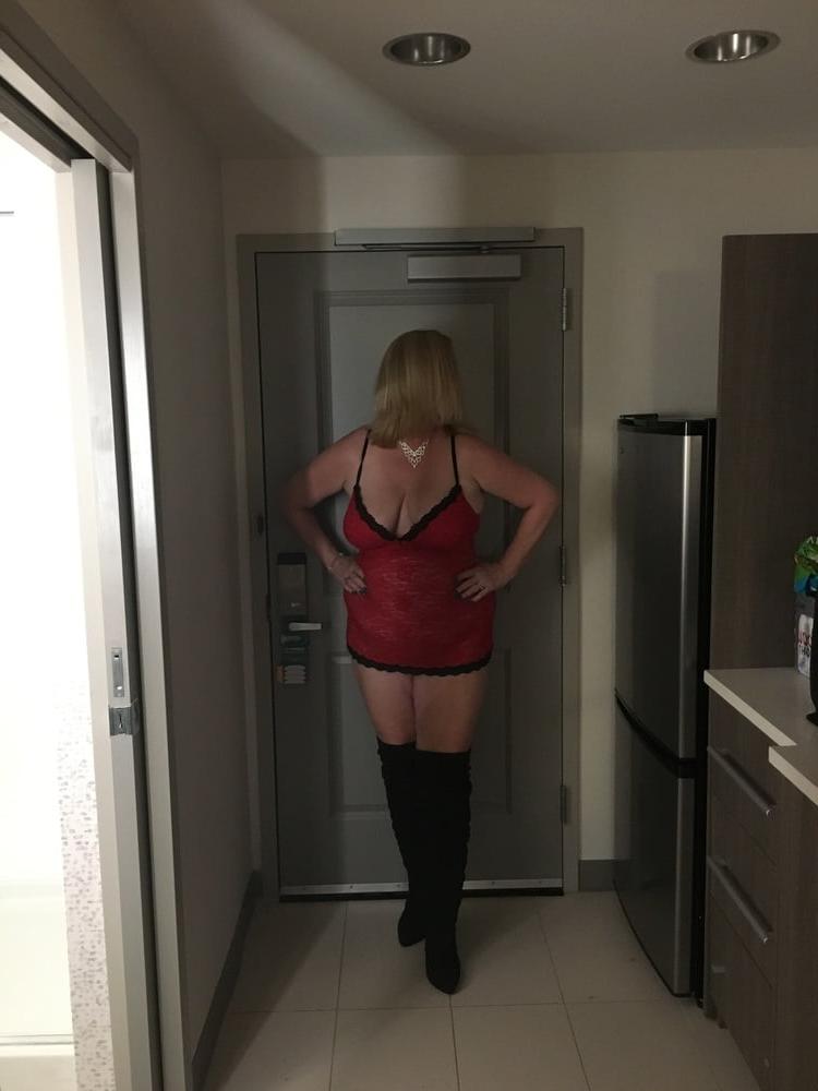 23P sexy mature curvy blonde blue eyes lady  and hung 8inch guy
