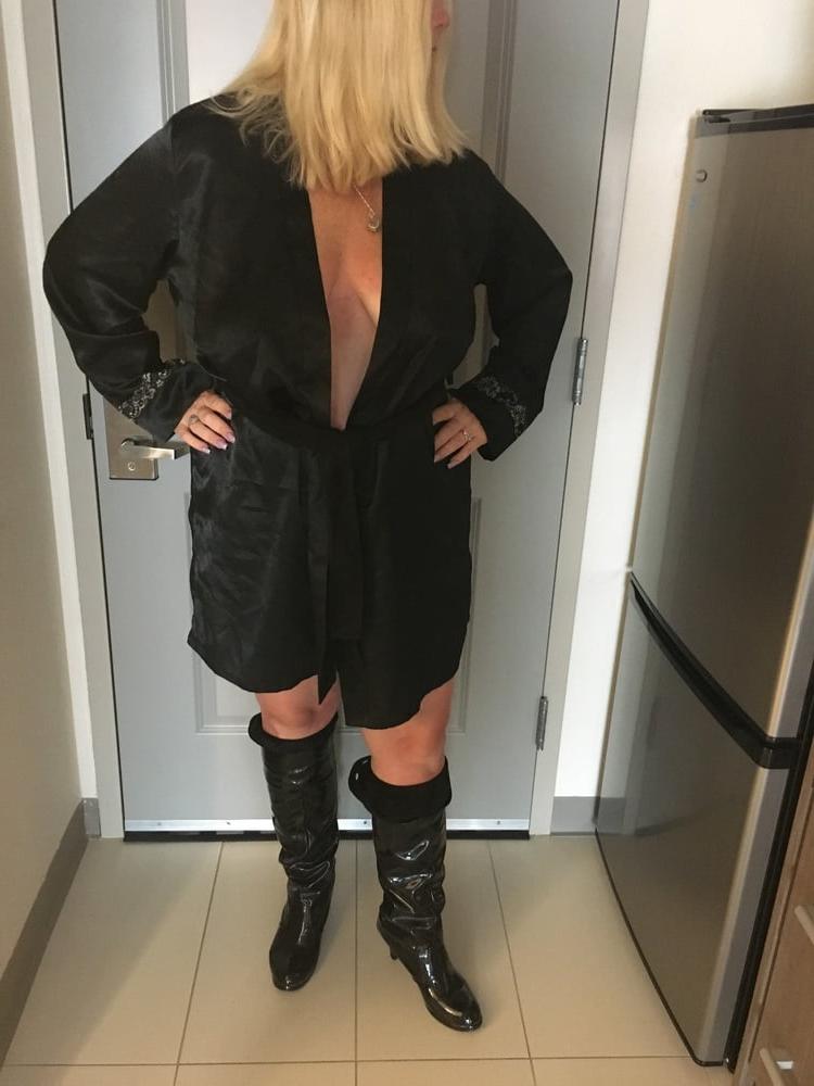 23P sexy mature curvy blonde blue eyes lady  and hung 8inch guy