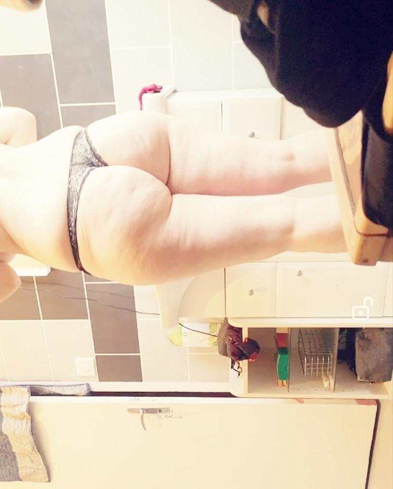 20P LAURA 32 Y FRENCH BITCH FROM AMIENS