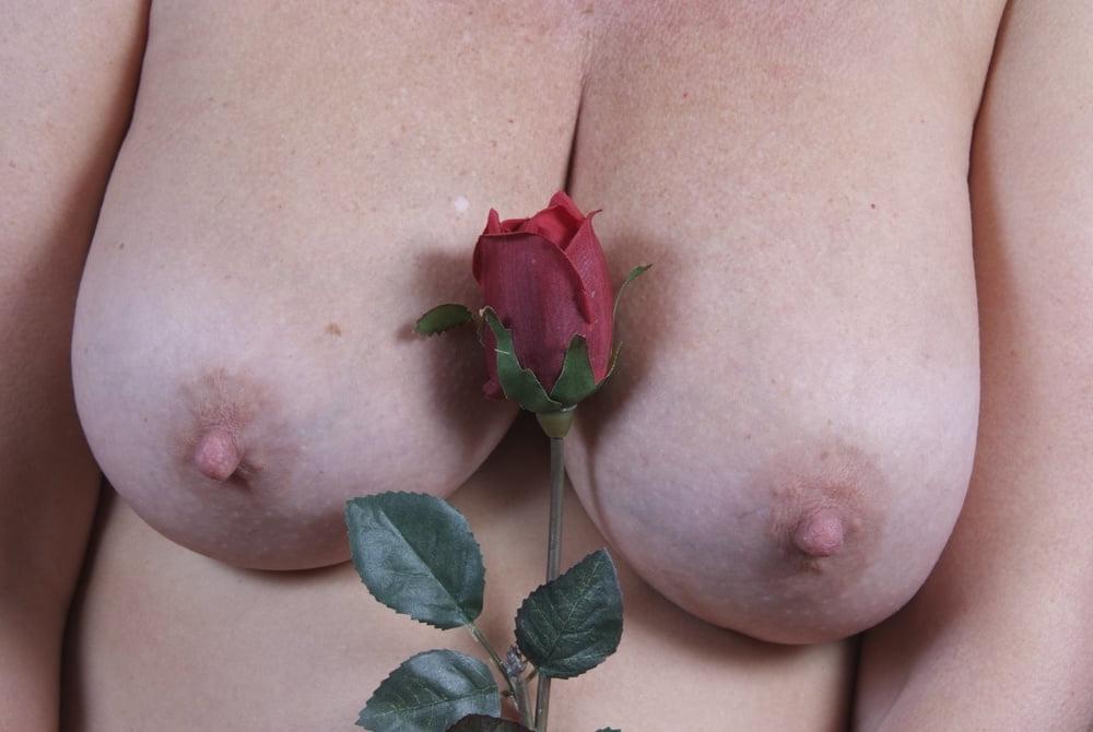 25P Curvy British mature amateur Gabriella K (12)