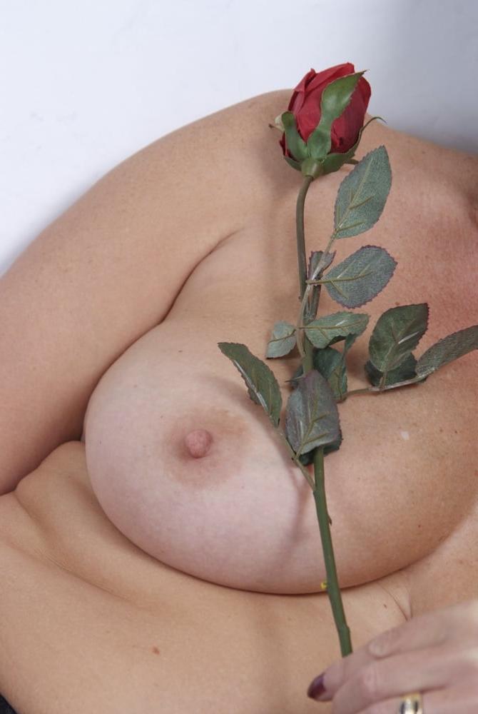 25P Curvy British mature amateur Gabriella K (12)