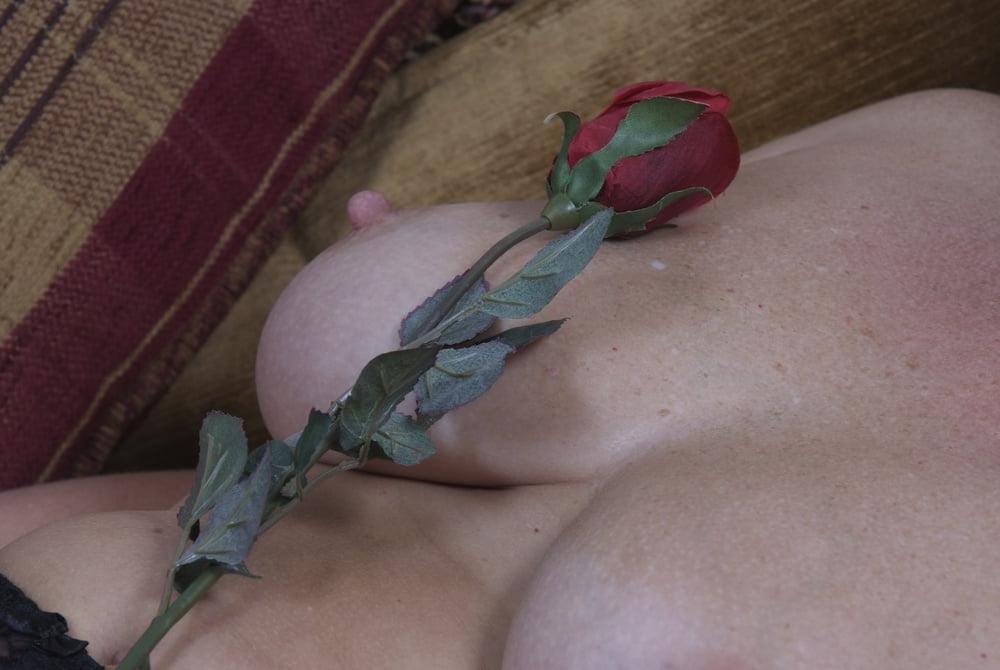 25P Curvy British mature amateur Gabriella K (12)