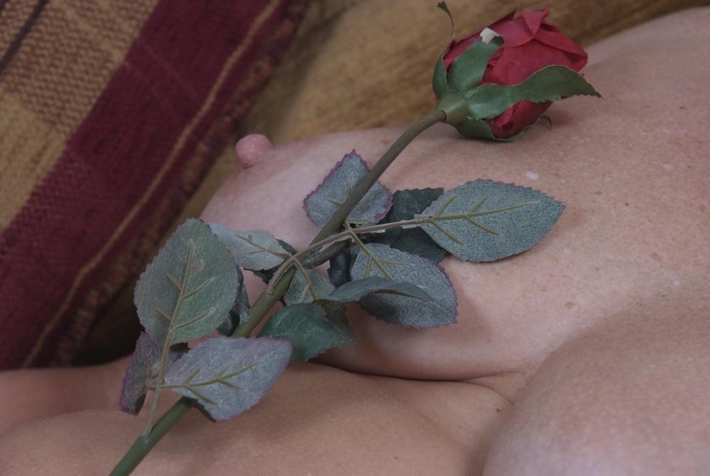 25P Curvy British mature amateur Gabriella K (12)