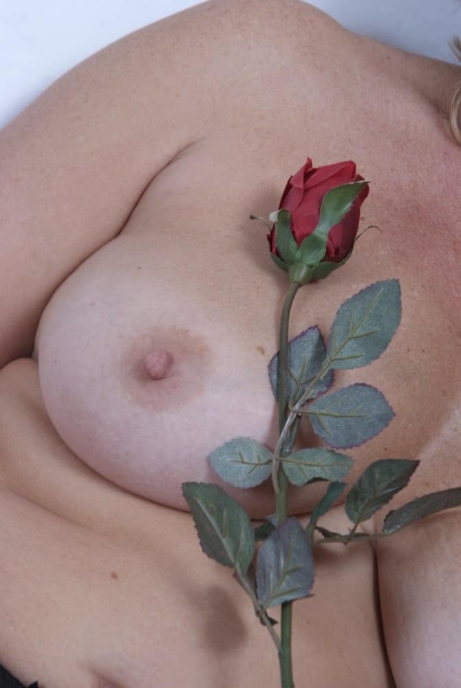 25P Curvy British mature amateur Gabriella K (12)