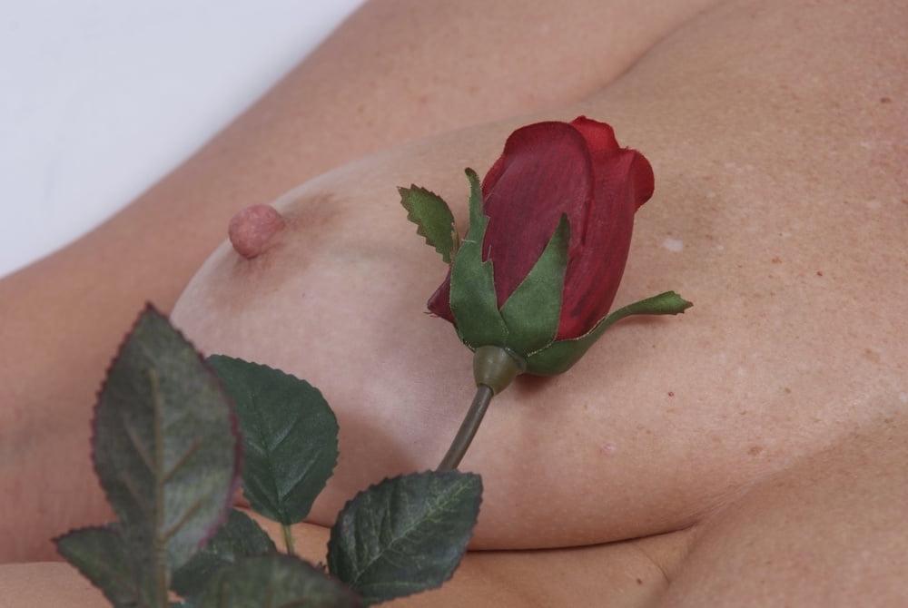 25P Curvy British mature amateur Gabriella K (12)
