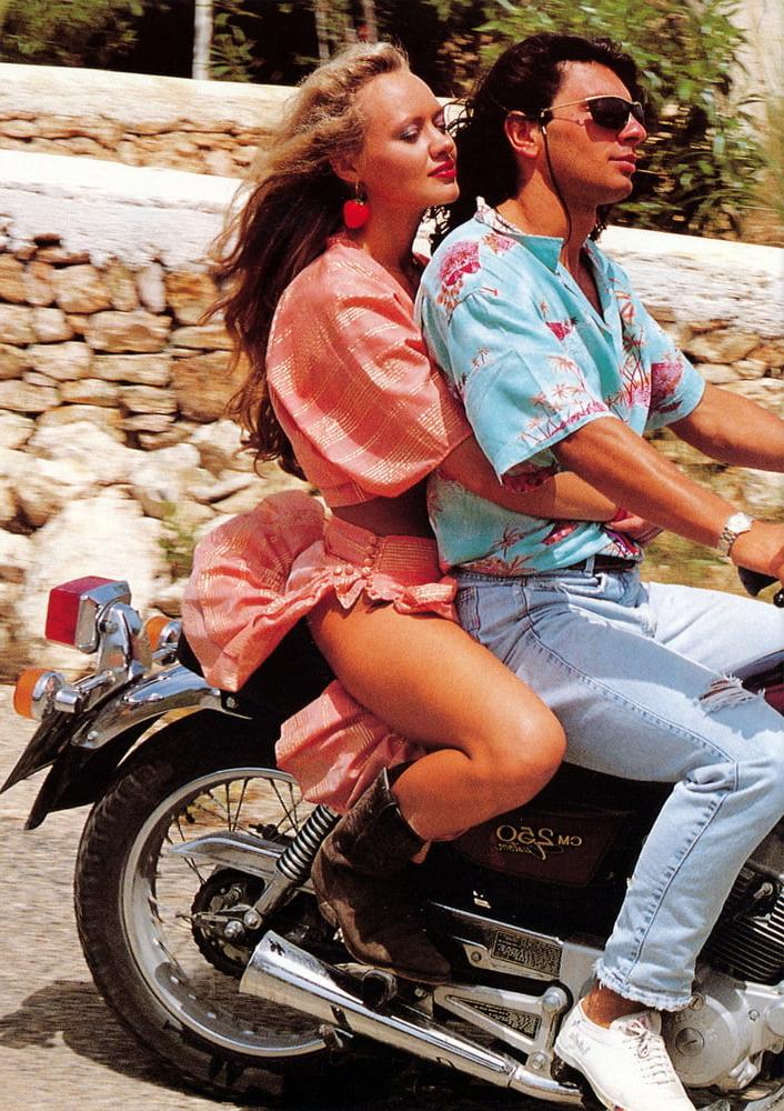 25P classic magazine #759 - two hot bodies