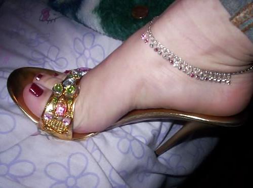 25P Arab feet