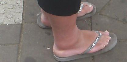 25P Arab feet