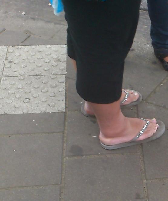 25P Arab feet