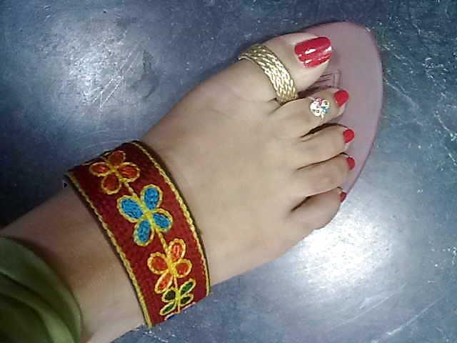 25P Arab feet