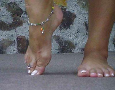 25P Arab feet