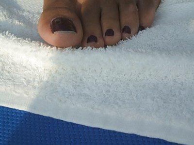 25P Arab feet