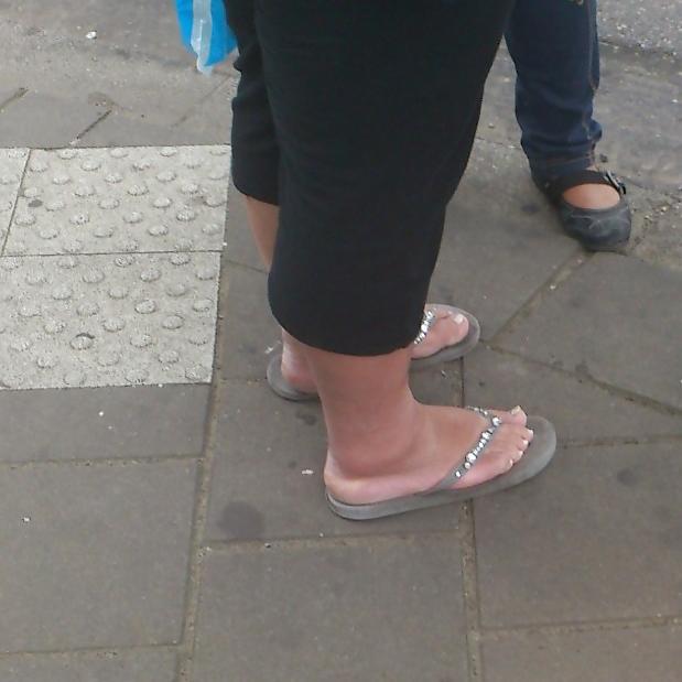 25P Arab feet