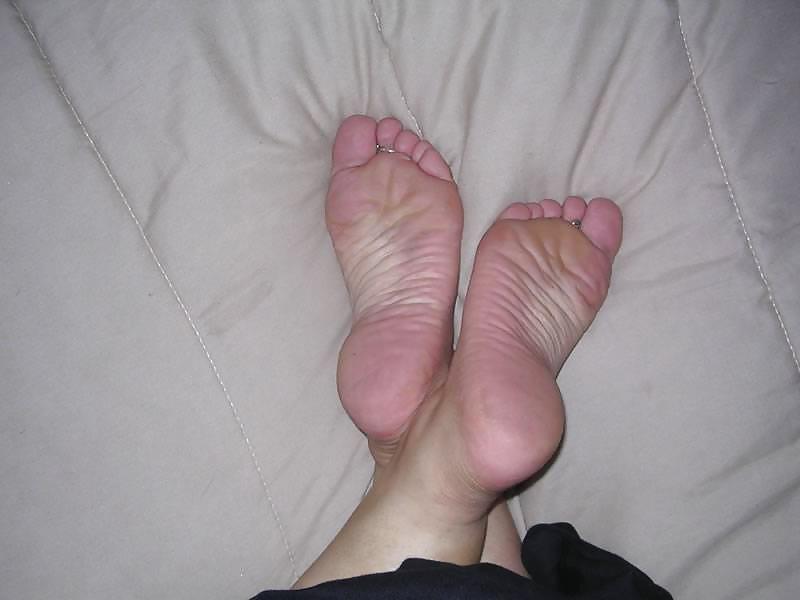 25P Arab feet