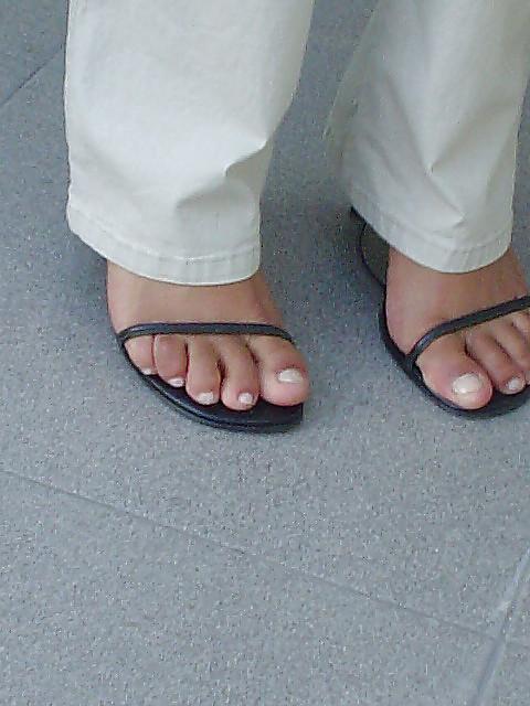 25P Arab feet