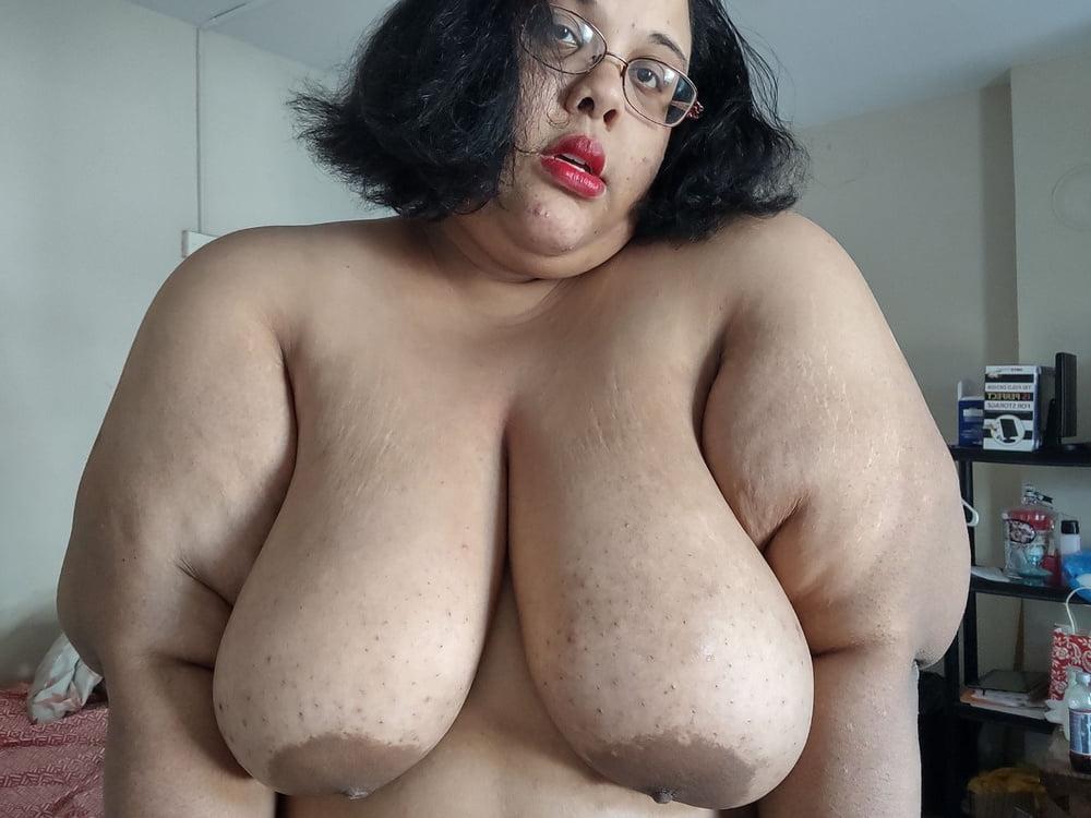 19P Ugly fat whore Jessica Jones thinks she's cute