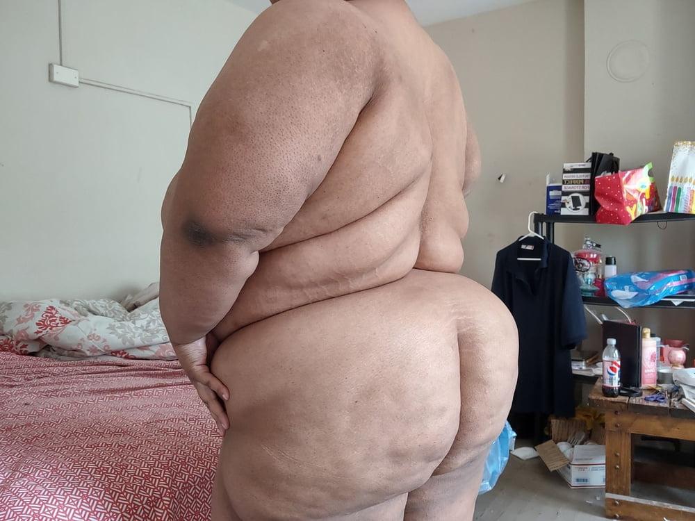 19P Ugly fat whore Jessica Jones thinks she's cute