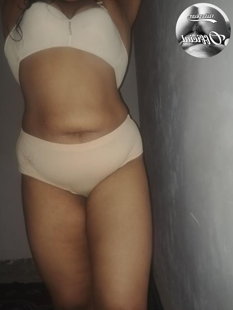 14P Srilankan Chubby Flashing