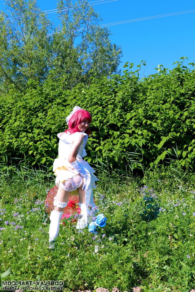 7P bride Maki's getting horny on her wedding photoshoot