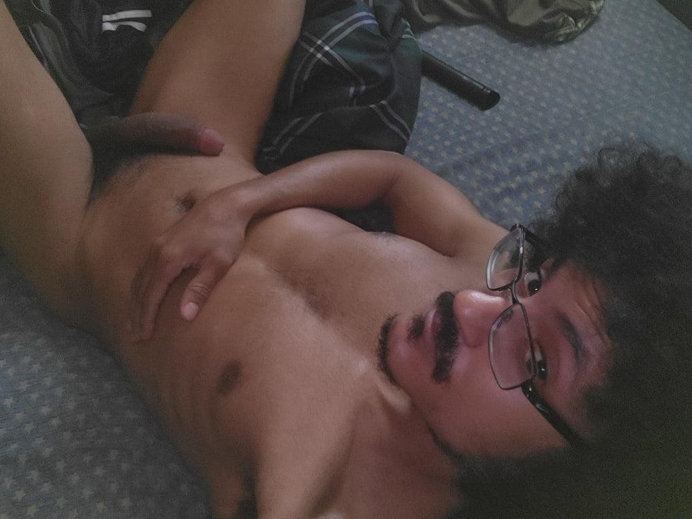 12P King Showing His Sexy Golden Body