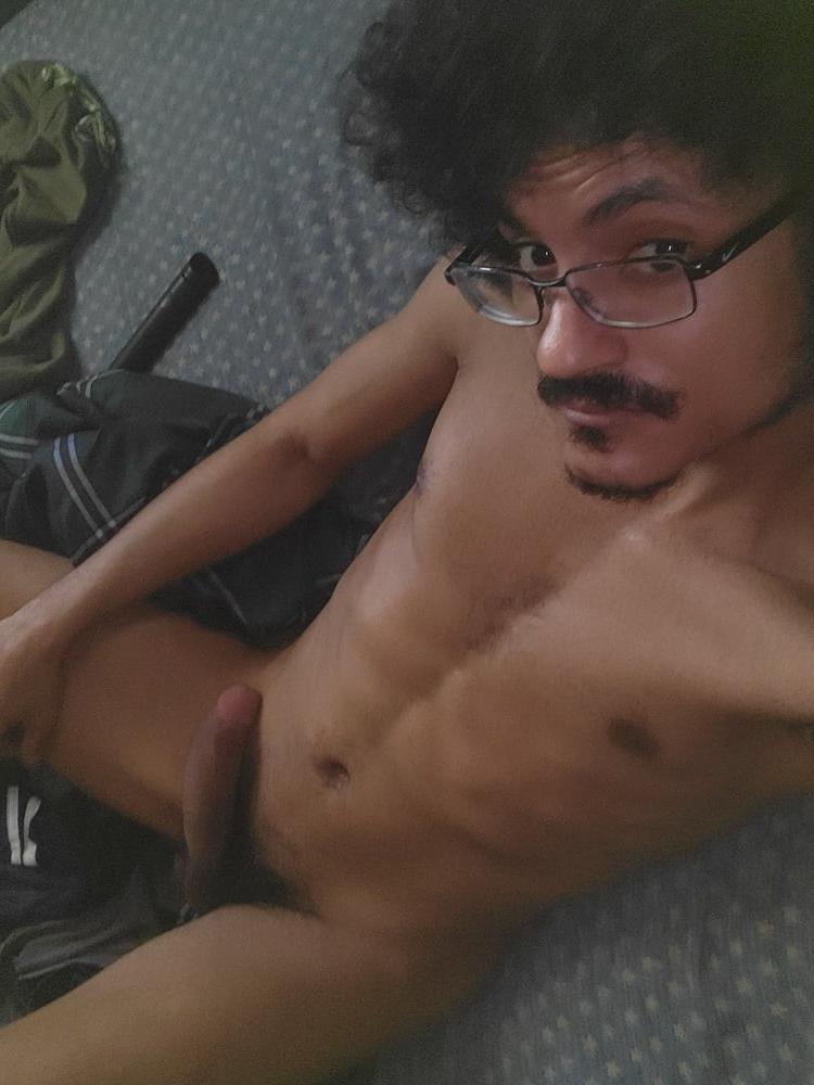 12P King Showing His Sexy Golden Body