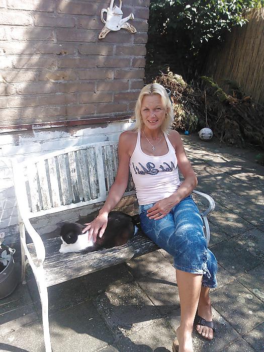 25P 47 yo Neighbour bitch dirty comments please