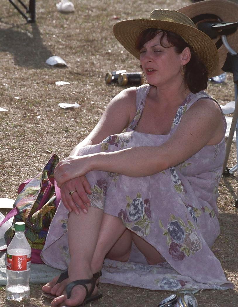 12P Upskirt real upskirt no actin 
