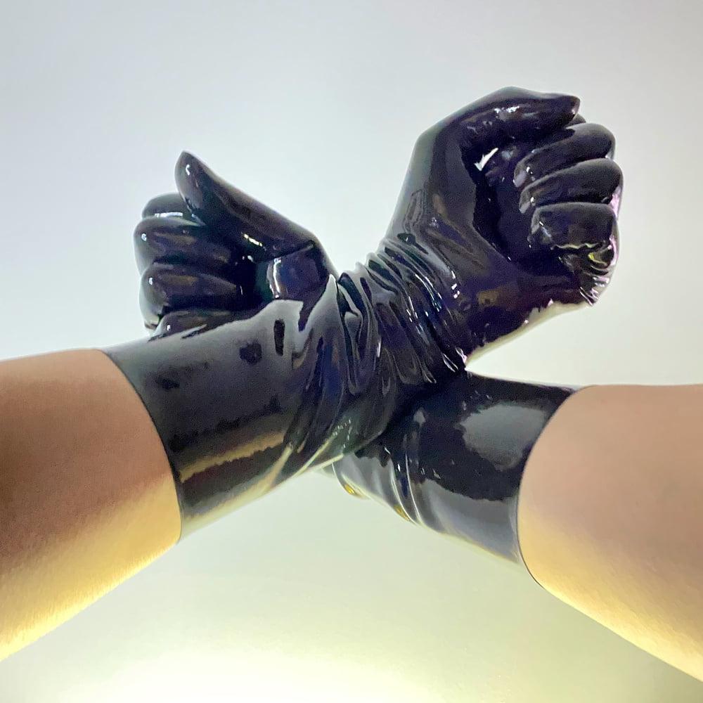 15P #LatexSeries 02 - Study - Gloves