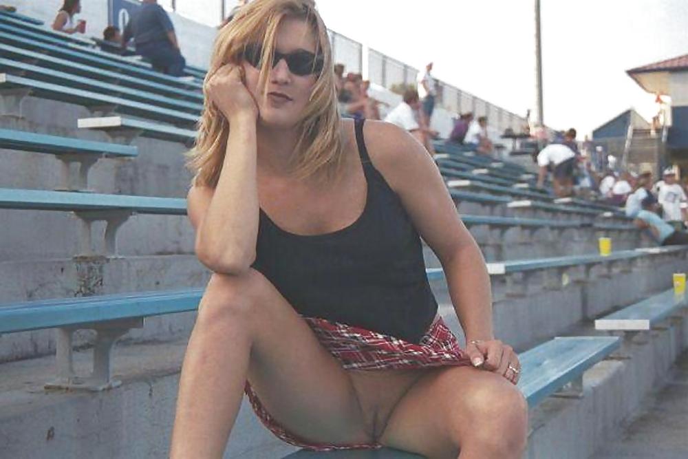15P MILFs flashing in public - N. C. 