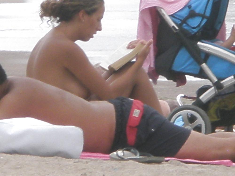 25P TOPLESS BEACH