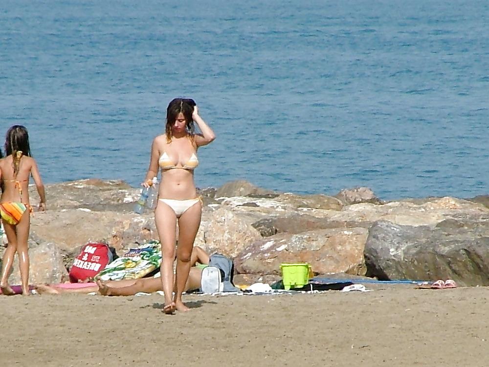 25P TOPLESS BEACH
