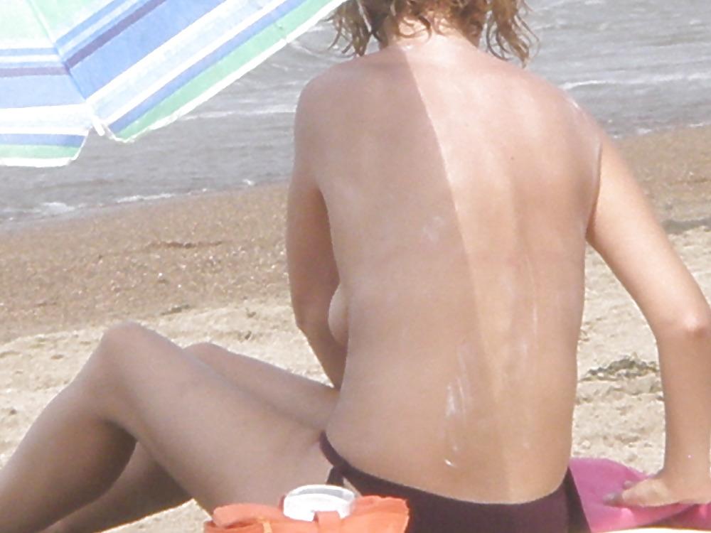 25P TOPLESS BEACH