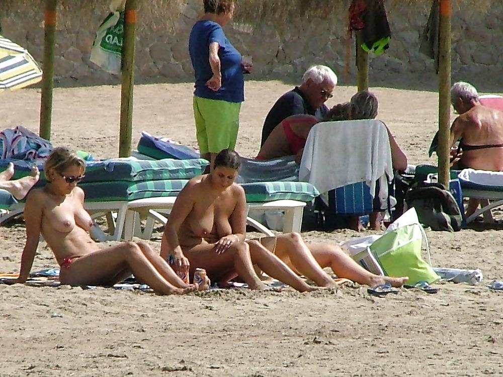 25P TOPLESS BEACH