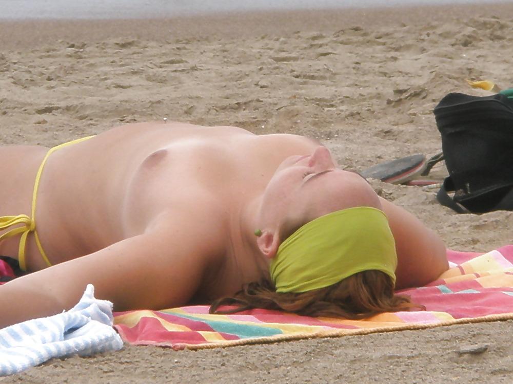 25P TOPLESS BEACH