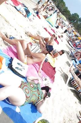 25P TOPLESS BEACH