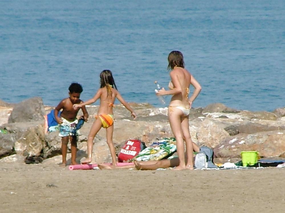 25P TOPLESS BEACH
